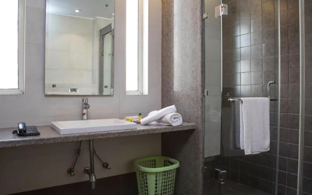 FabHotel First Star HUDA Metro