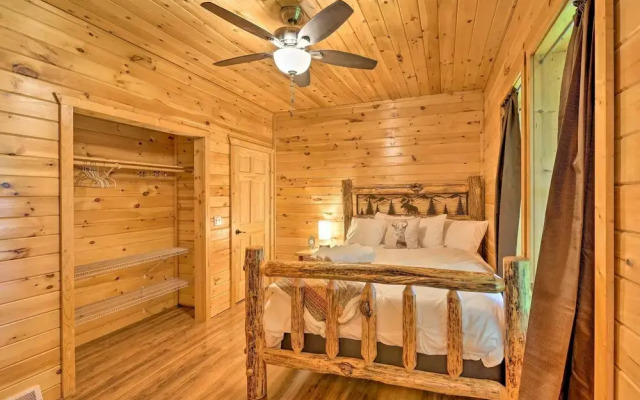 Sun-dappled Cadillac Gem w/ Kayaks & Grill!