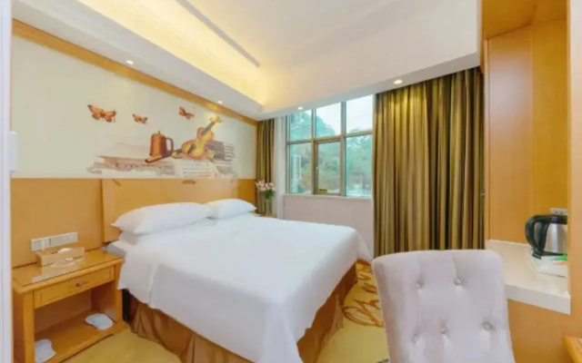 Vienna Hotel (Dongguan Songshan Lake Dalang Textile Center Store)