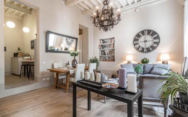 Casa Janca in Lucca With 1 Bedrooms and 2 Bathrooms