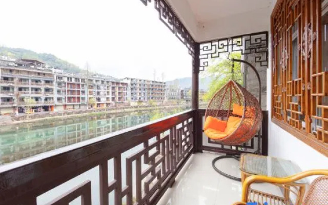 Phoenix Yue Slow River View Inn