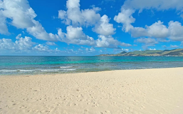 Deja Blue - Comfortable Beachfront condo