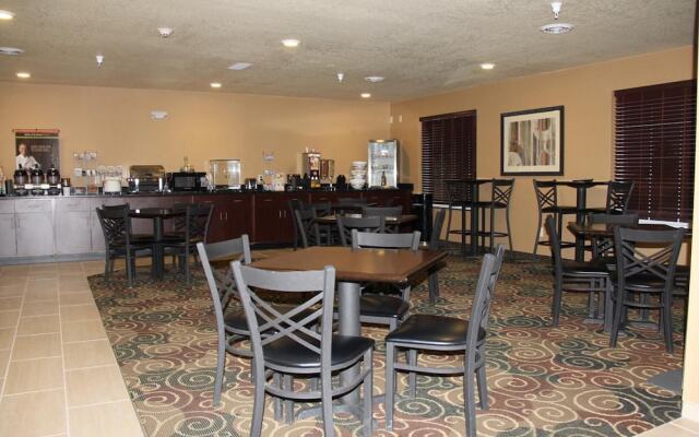 Castle Rock Inn & Suites