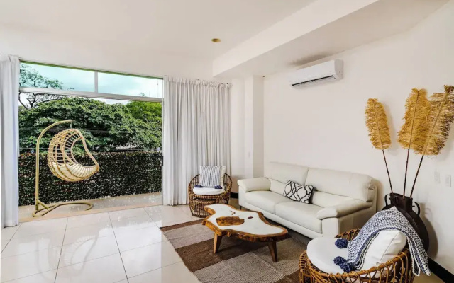 mVillas - Luxury 2Bed 2Bath Condo w Pool