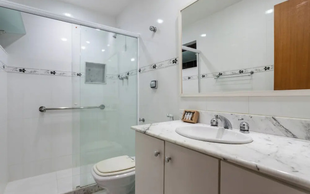 2min da Praia de Copacabana - A303