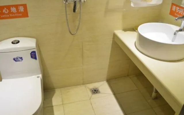 Rujia Huayi Selected Hotel (Cangfeng Road Branch of Hebei Normal University) – Bathroom – Shijiazhuang