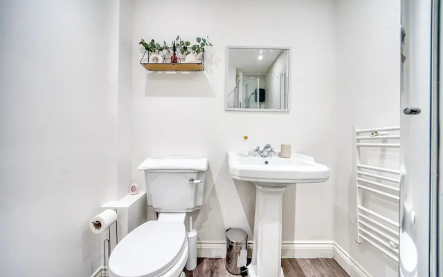 Stunning 2 Bed by the City Centre & Bute Park