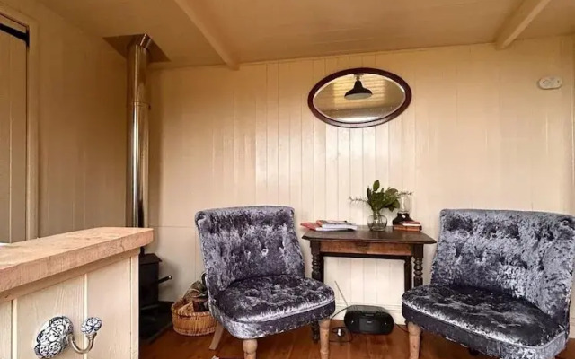 Tranquil Cabin Retreat Near Chepstow