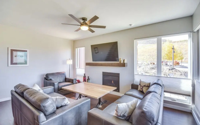 Ski-in/ski-out Granby Townhouse w/ Private Hot Tub