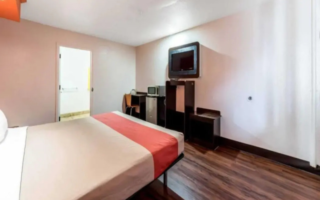 Motel 6 San Antonio, Tx - Frost Bank Center