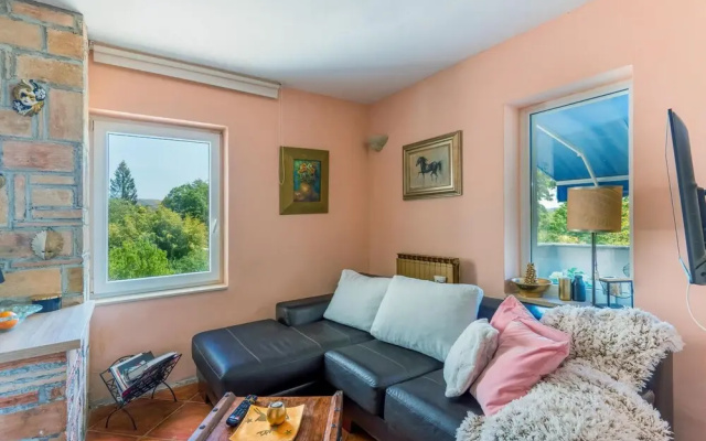 Beautiful Apartment in Brncici With Wifi and 2 Bedrooms
