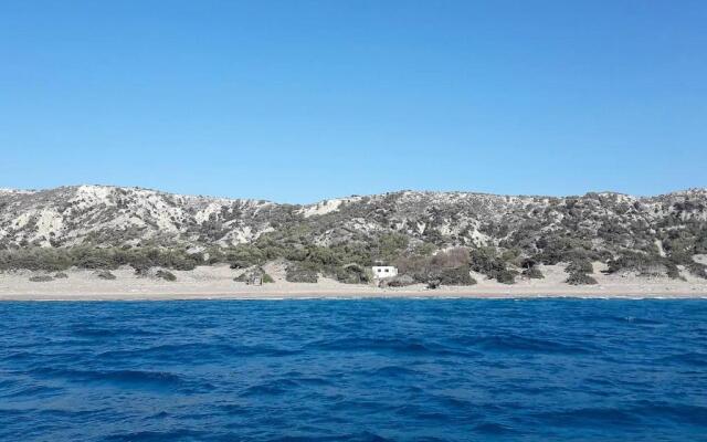 Lovely independent room in Ecovilla on the beach