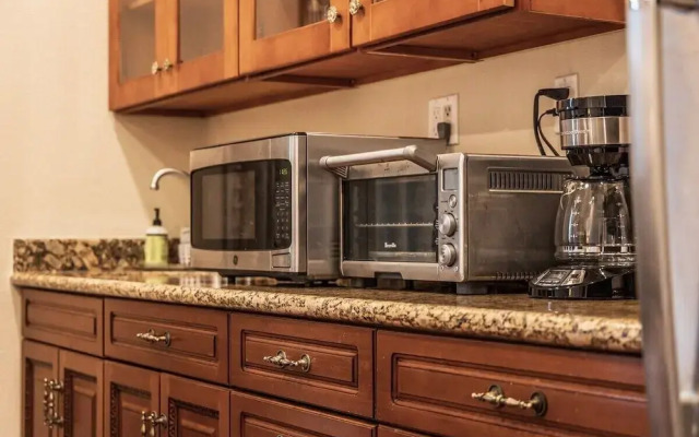 Elegant 1-bedroom Suite in Cupertino