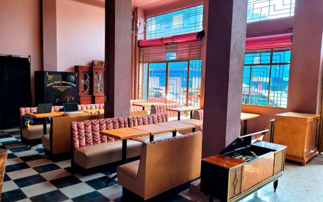 Antique Hotel
