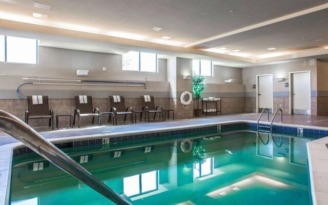 Comfort Suites Huntersville near Lake Norman