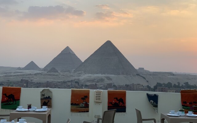 9 Pyramids Inn