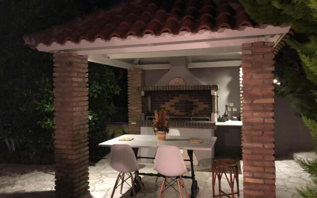 Contemporary Farmhouse with BBQ in North Evia