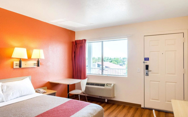 Motel 6 Redding, CA - Central