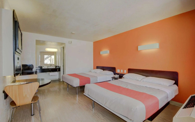 Motel 6 San Antonio, TX - Fort Sam Houston