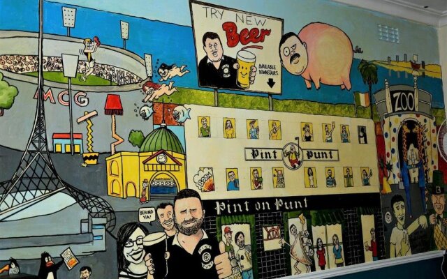 Pint On Punt Backpackers