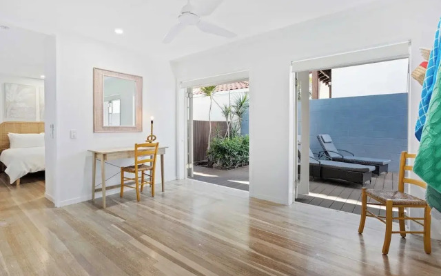 Mermaid Beachside Apartment - Direct Beach Access
