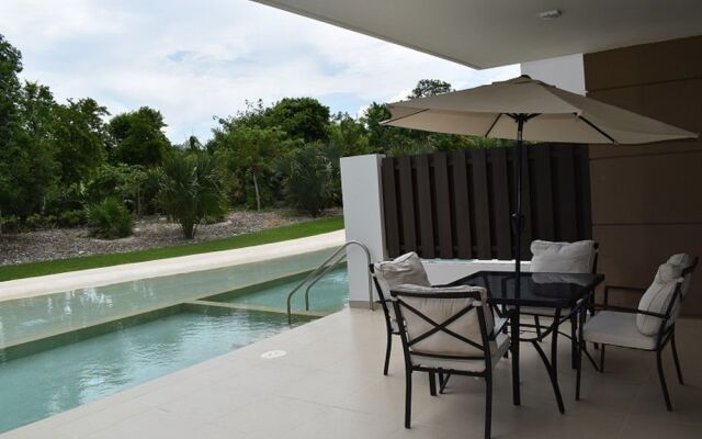 Estudio con alberca by Project 4 life