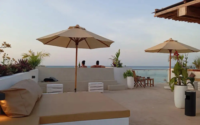 Aluna Beach Apartments