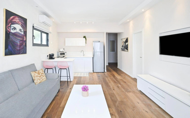 Sahara Vibes by HolyGuest