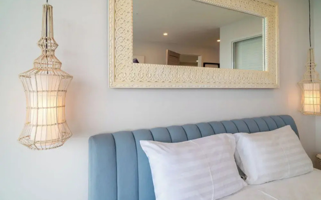 Cozy 2-Bed Apt by the Sea & Beach KBR37