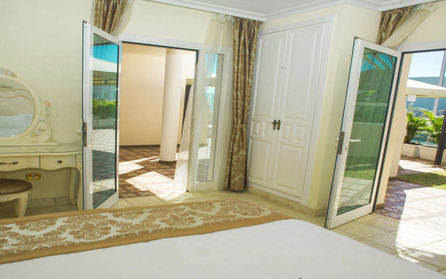 Flamingo Suites Boutique Hotel