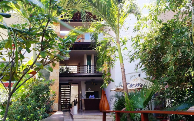 Luxurious & Central Condo In Playa Steps From The Beach