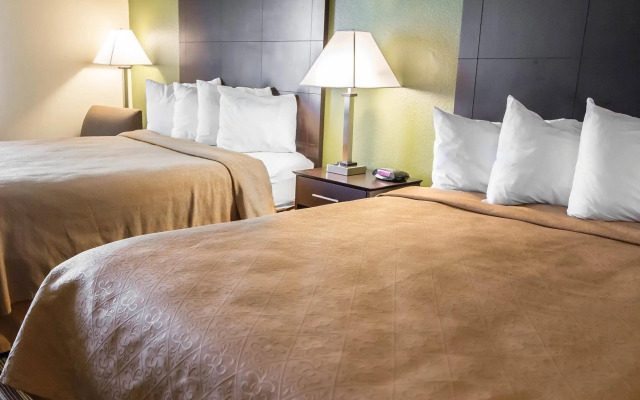 Quality Inn Chesterton near Indiana Dunes National Park I-94