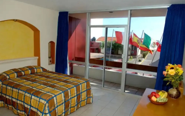 Del Real Hotel & Suites