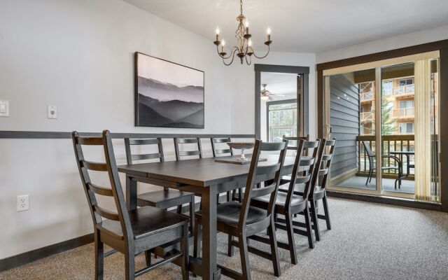 LARGE 2-Br 2-Ba | Ski In/Out | Pool & Hot Tubs | Central Upper Village Location