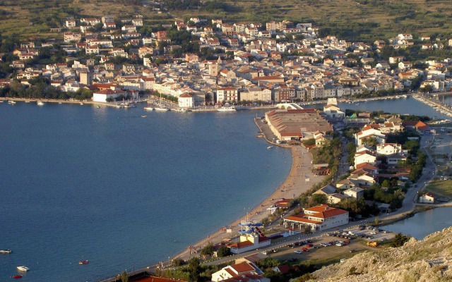 Rooms and apartments Galeb