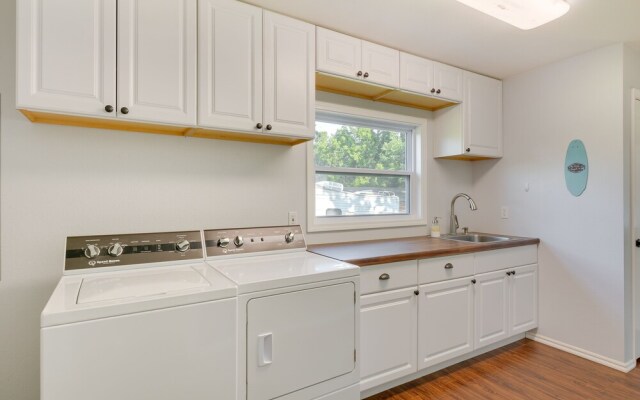 Rogers Vacation Rental ~ 7 Mi to Downtown