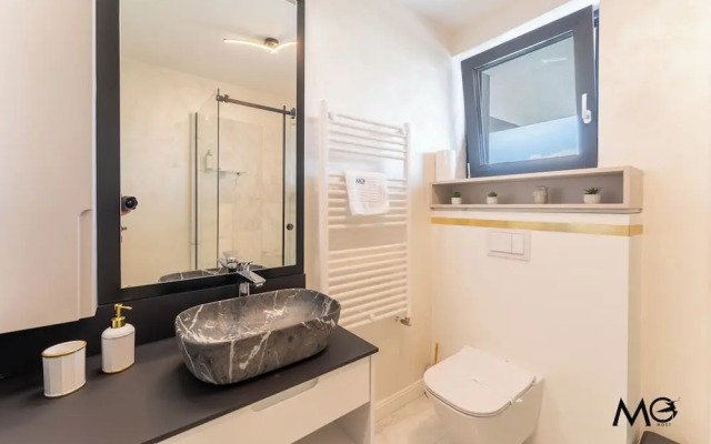 MoHost Valcom - Luxury Skyline Penthouse