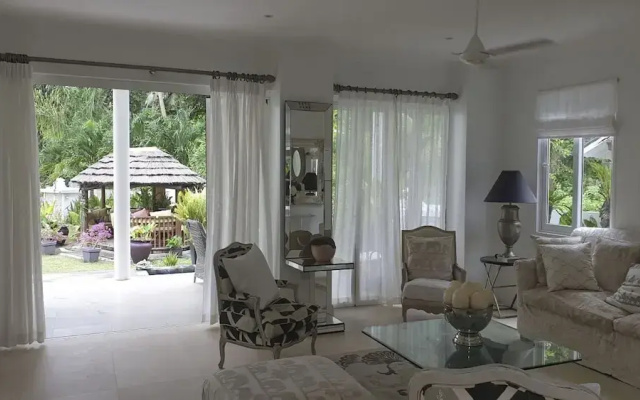 Les Jolies Eaux Villa - Chateau Elysium