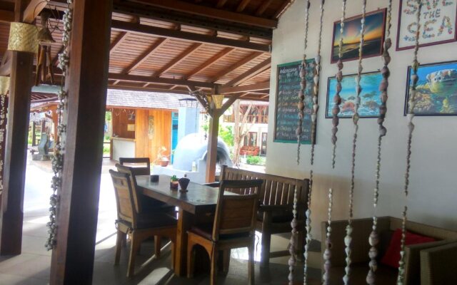 Biru Meno Beach Bungalows