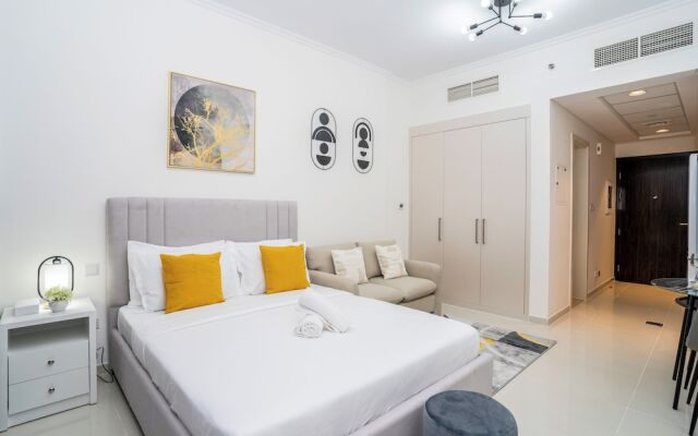 Tanin - Sleek Studio Offering Unobstructed City Views