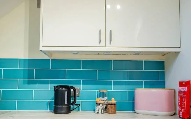 Host Stay Chichester Close