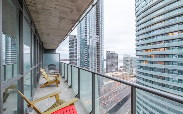 Sky View Suites - Maple Leaf Square