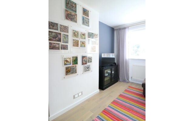 Newly Renovated 1 Bedroom Flat - Sleeps 4
