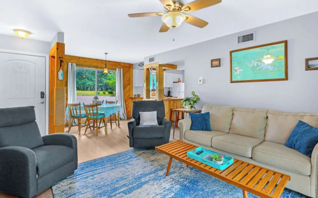 Charming Lakeside Condo - Moments to Lake Fun