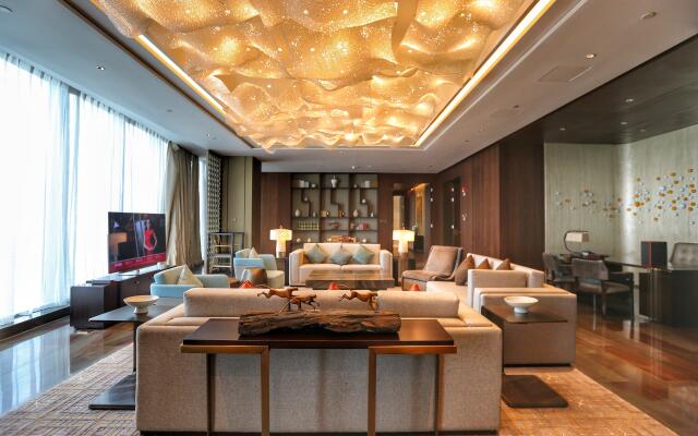 HUALUXE Xiamen Haicang Harbour View by IHG