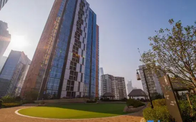 Yuelan Serviced Apartment (Qingdao Wusi Plaza & Vientiane City)