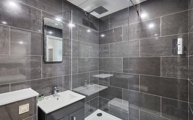 Host Stay Balcony Room For Two Sevenstay Apartments