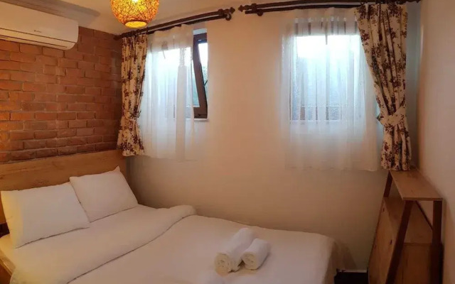 Adayel Otel & Bağ Evi