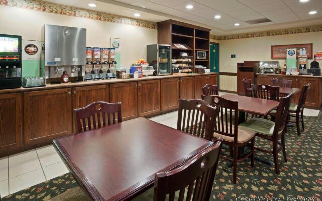 Country Inn & Suites by Radisson, St. Cloud East, MN