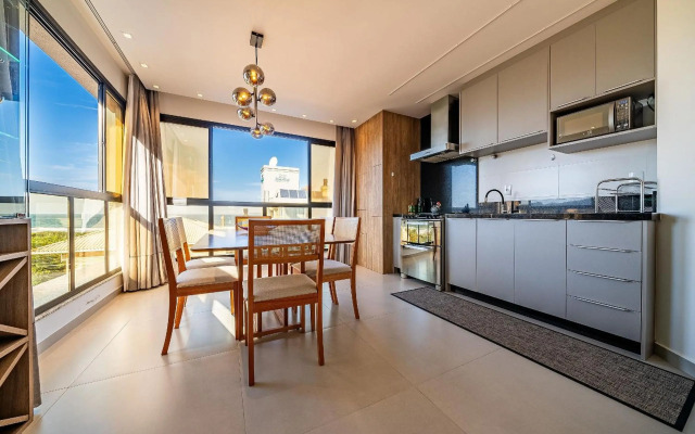 200 - Apartamento 3 dormitórios na Praia de Mariscal